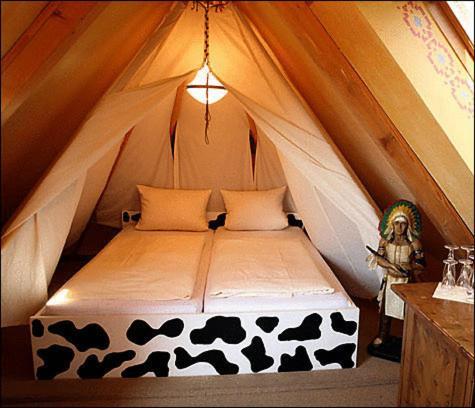 Knopf Und Knopf Erlebniswelt Hotel Warthausen Pokój zdjęcie